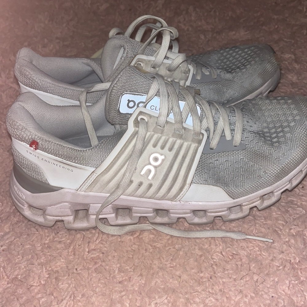 White grey  onclouds tennis shoes